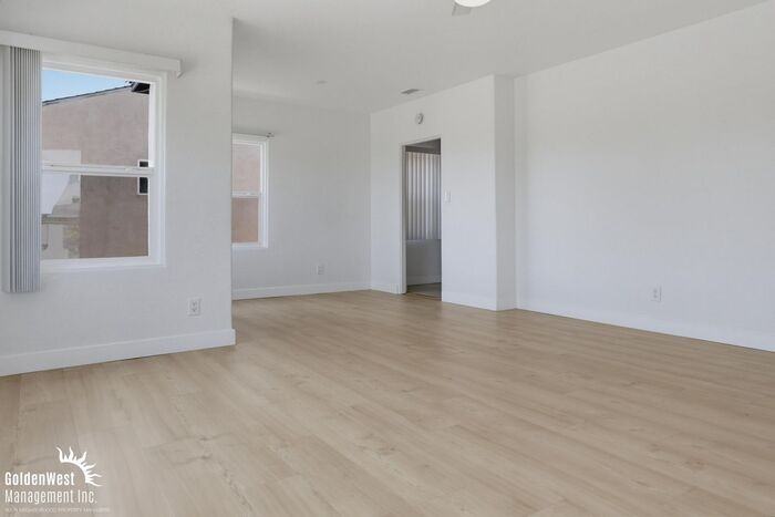 5738 Meade Ave - Photo 2 of 22