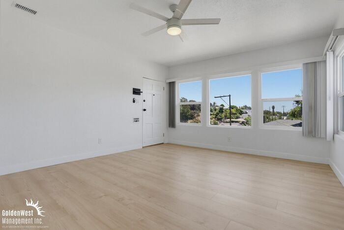5738 Meade Ave - Photo 3 of 22