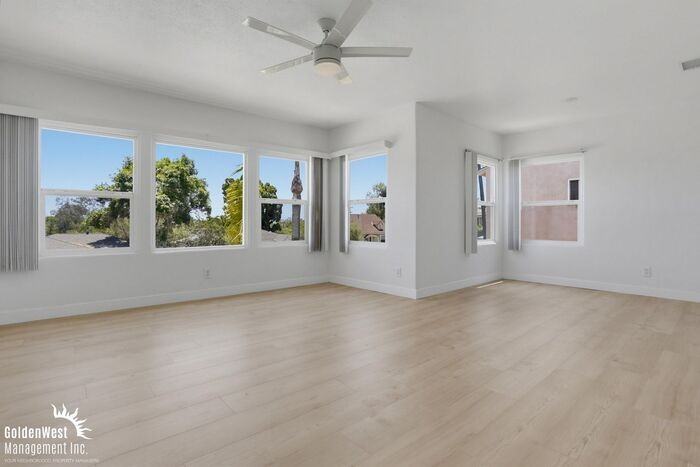 5738 Meade Ave - Photo 4 of 22