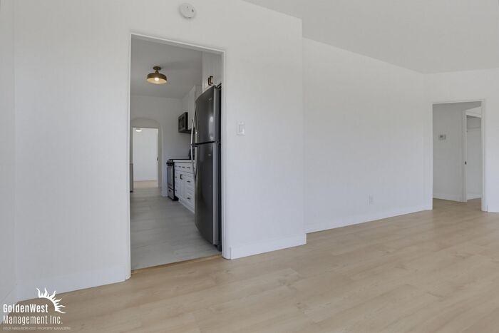 5738 Meade Ave - Photo 6 of 22