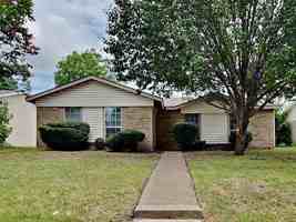 featured image of 921 Roaming Road Dr