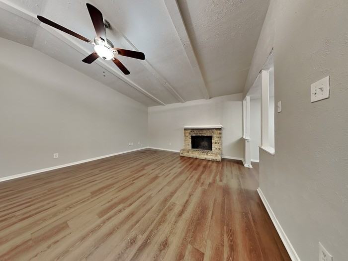 921 Roaming Road Dr - Photo 2 of 18