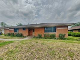 featured image of 5705 Trailwood Dr