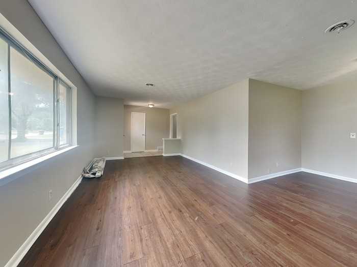 5705 Trailwood Dr - Photo 4 of 21
