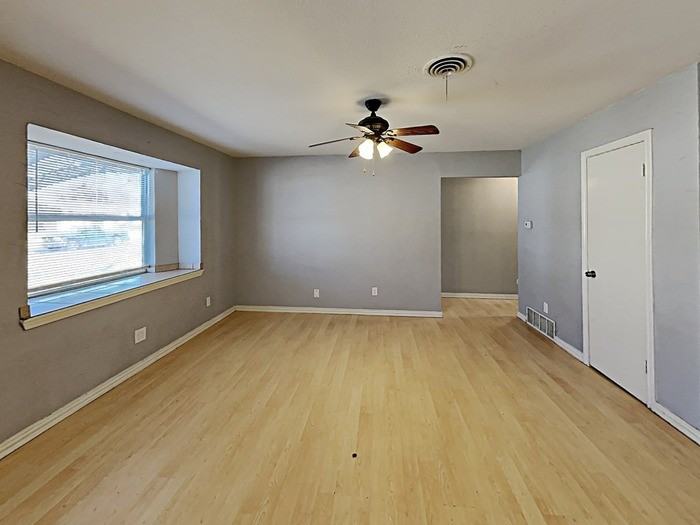 4731 Bedford Dr - Photo 4 of 17