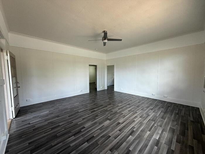 1103 10th Ave - Photo 2 of 5