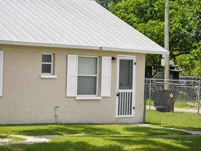1111 Pennsylvania Ave - Photo 3 of 29