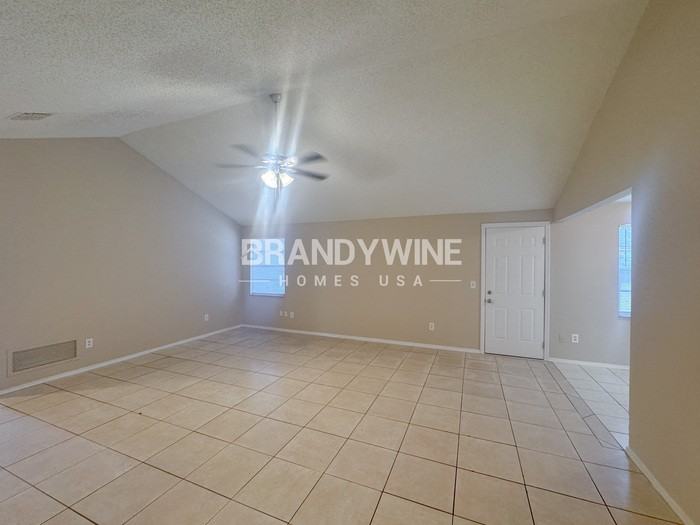 2549 Jessica Ln - Photo 4 of 17