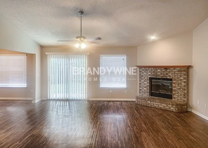 8126 Fieldside Dr W - Photo 4 of 18