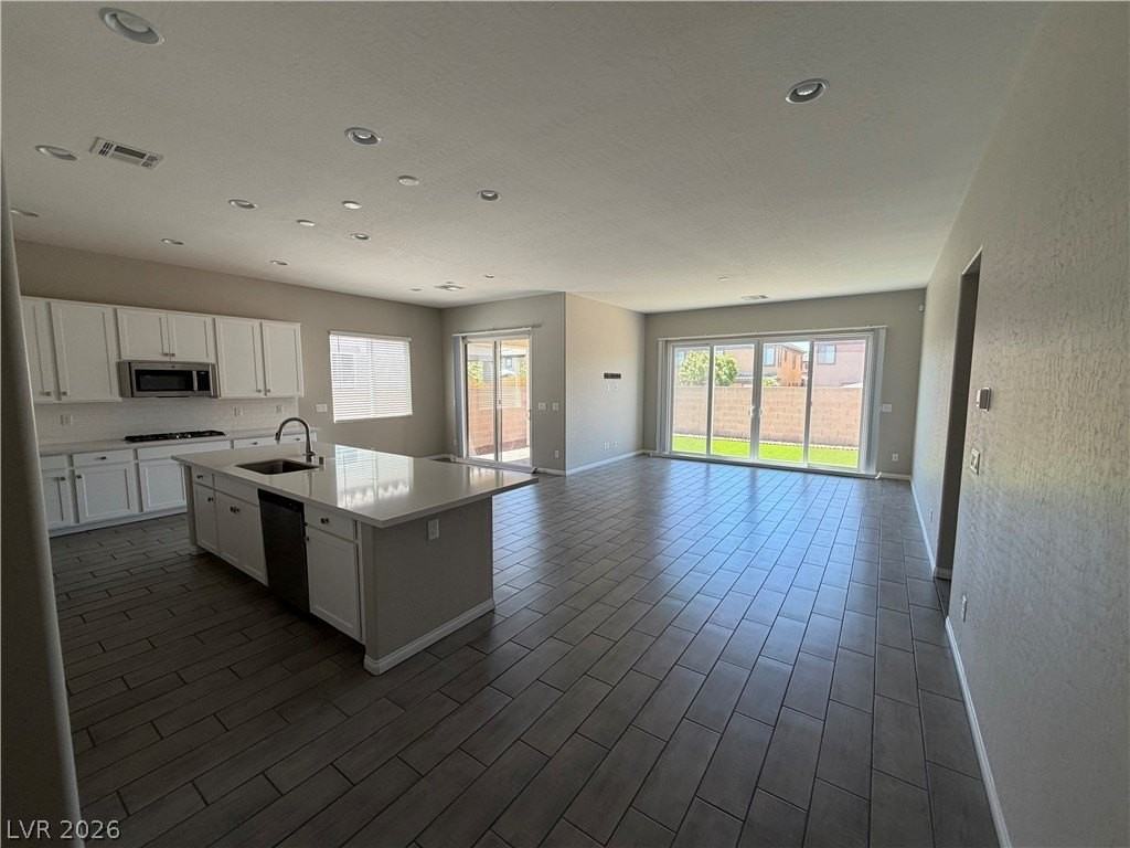 63 Barton Bay Ave - Photo 4 of 41