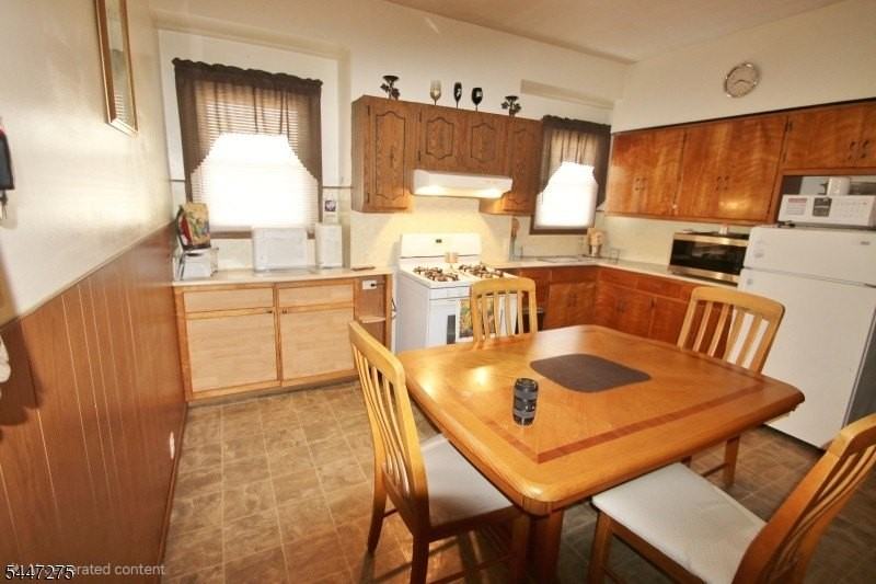 312 Elm St - Photo 3 of 6