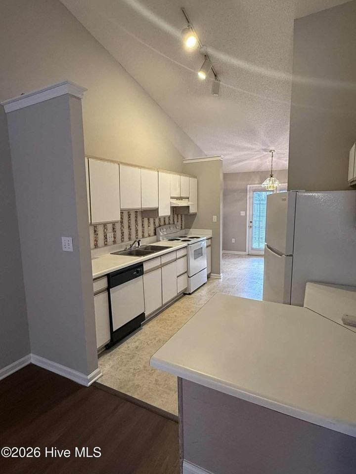 1801 Summerhaven Dr #B - Photo 4 of 15
