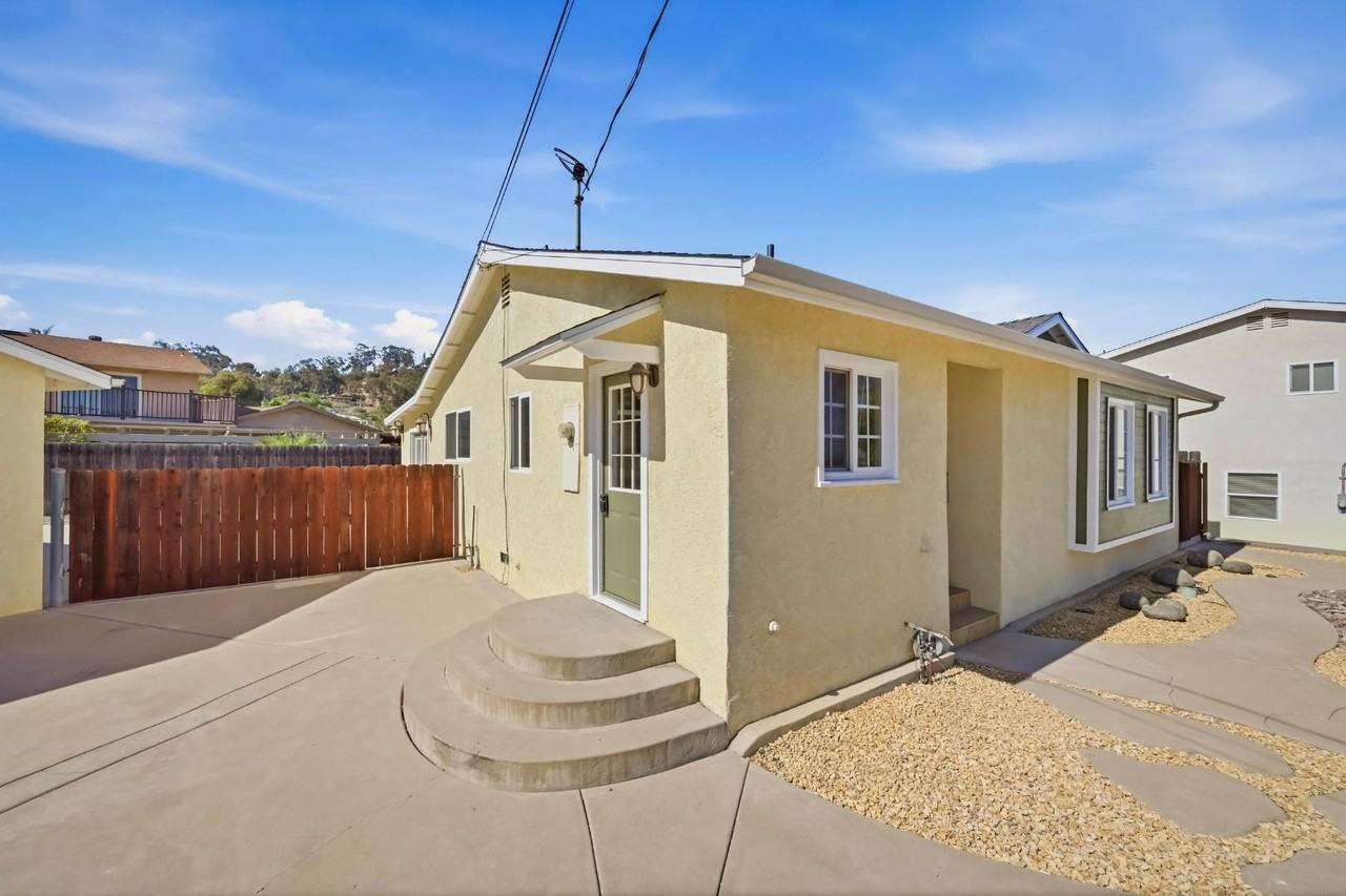1677 Sandos St - Photo 7 of 20