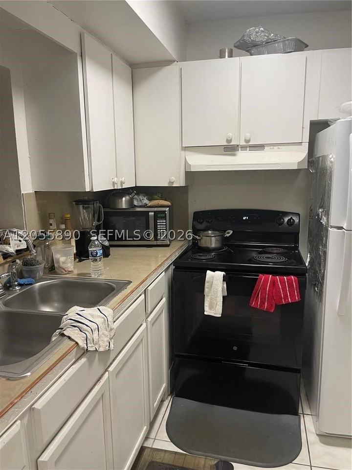 3610 Nw 21st St #311 - Photo 4 of 9