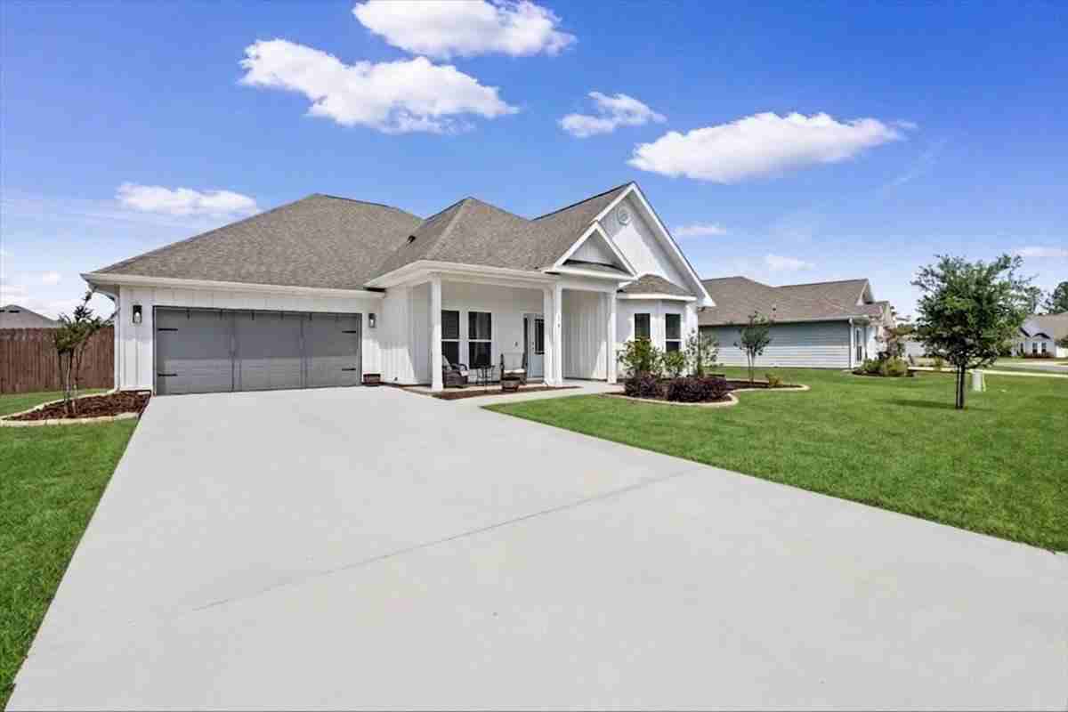 110 Oak Trees Ln E - Photo 3 of 11
