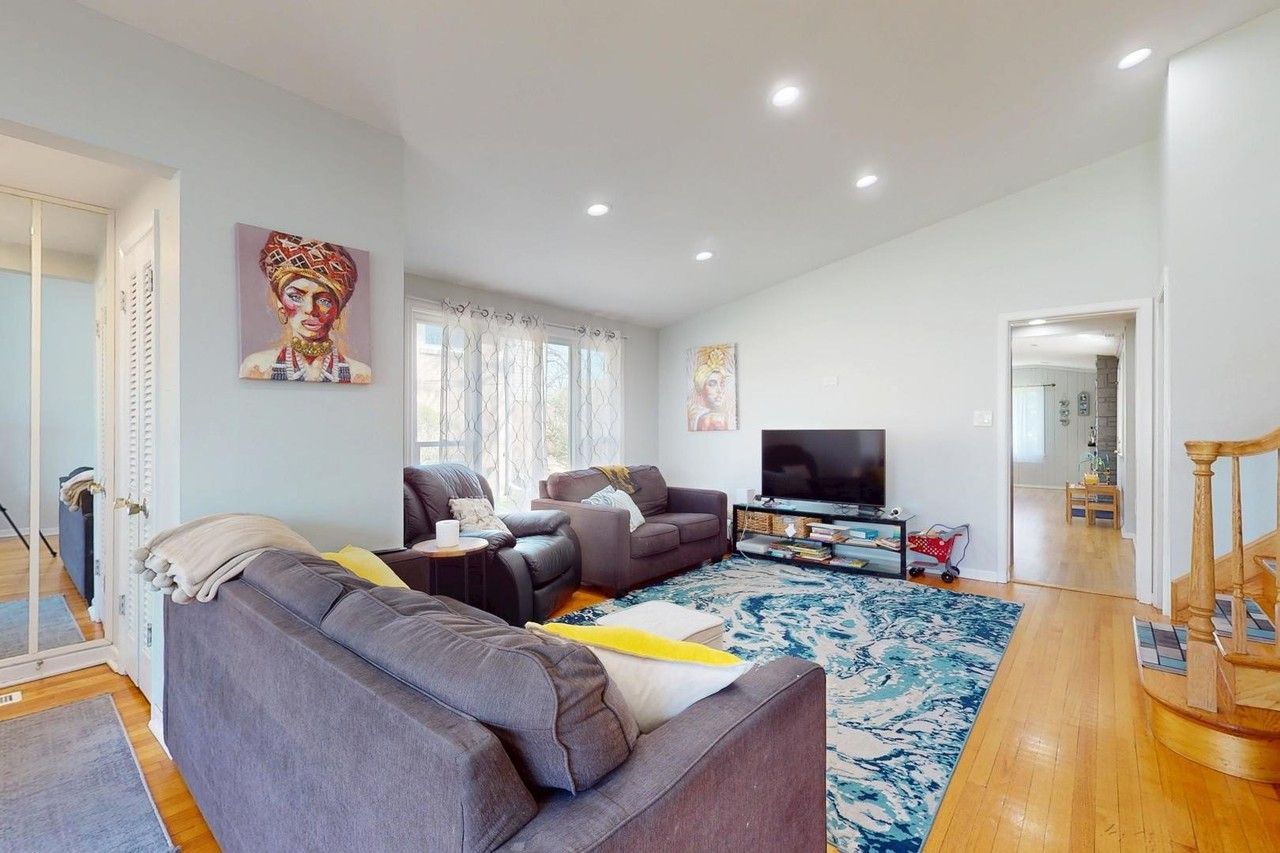 9131 Kilbourn Ave - Photo 2 of 21