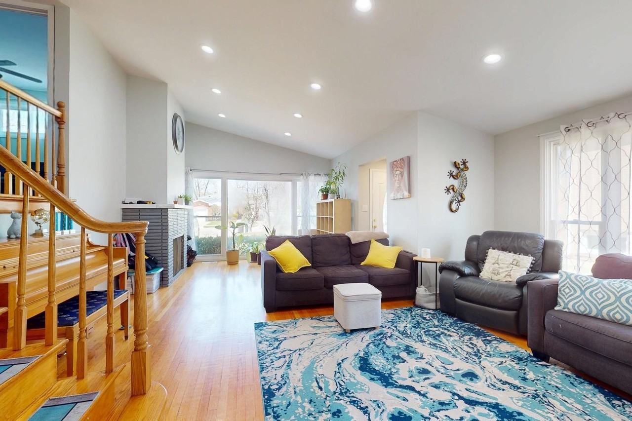 9131 Kilbourn Ave - Photo 3 of 21