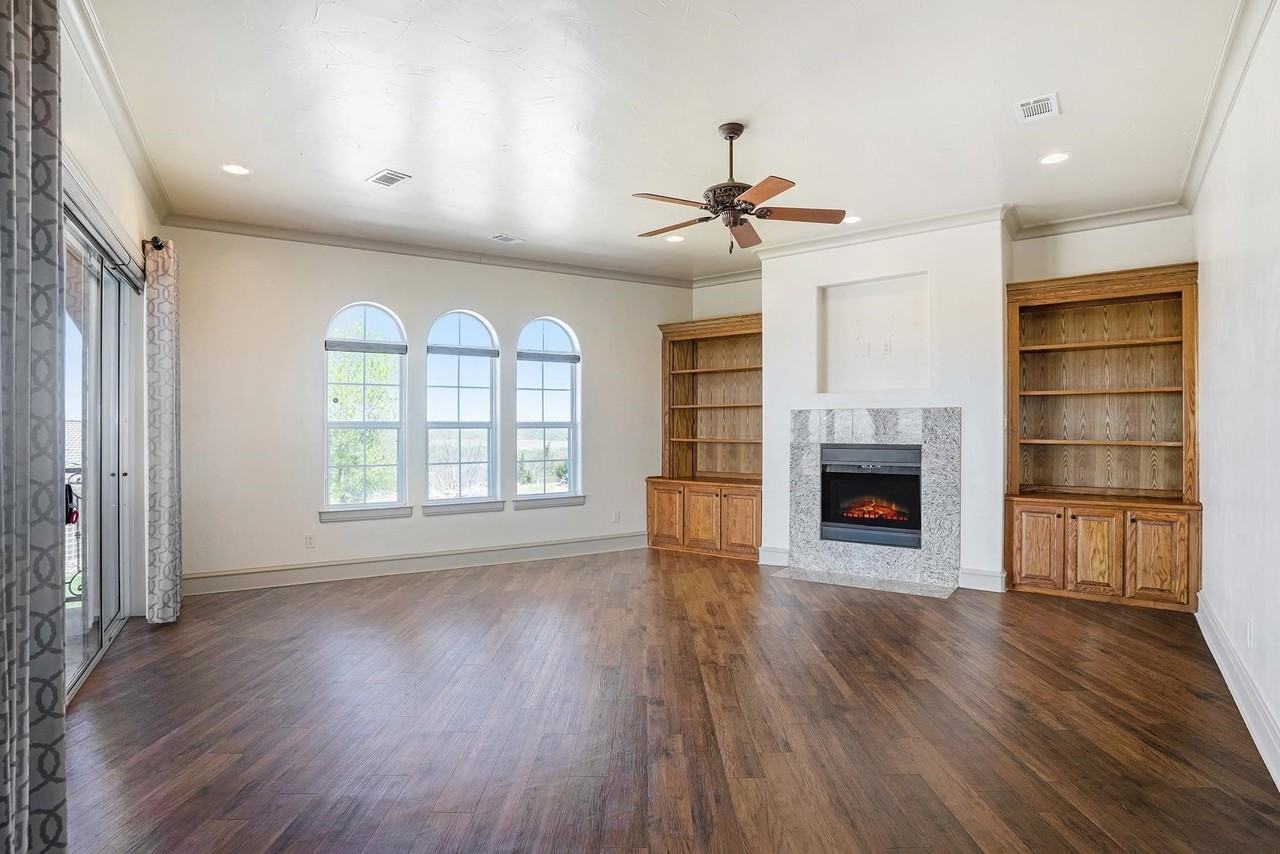 7713 Lakeview Cir - Photo 4 of 33