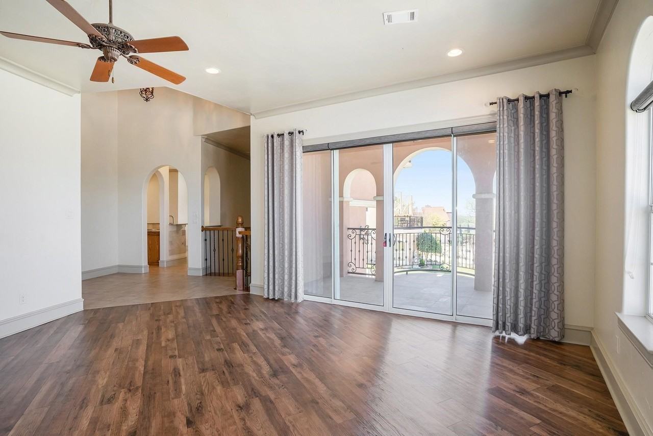 7713 Lakeview Cir - Photo 6 of 33