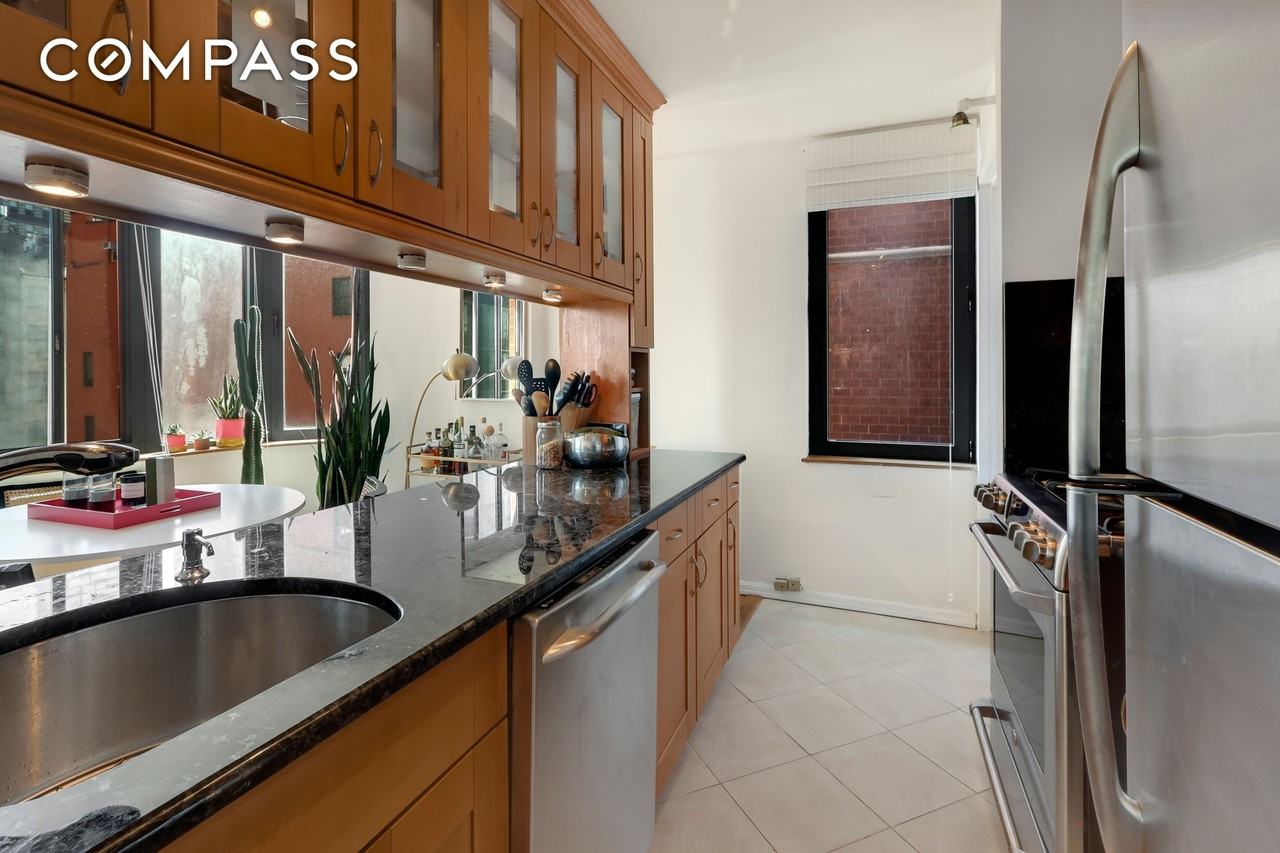 275 Greenwich St #5MS - Photo 3 of 5