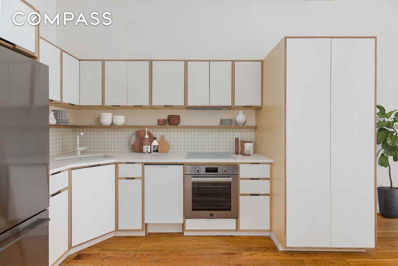 1068 Hancock St #1 - Photo 4 of 11