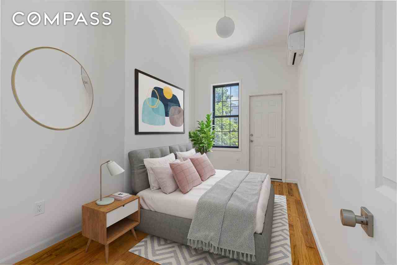 1068 Hancock St #1 - Photo 7 of 11