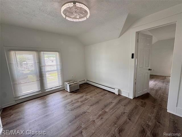 486 Hamilton St - Photo 6 of 22