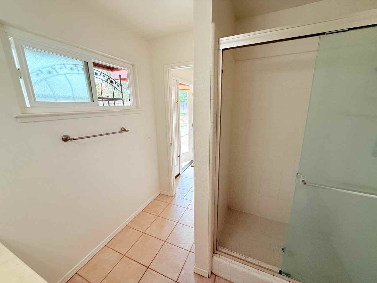 4625 Karnes Rd #B - Photo 5 of 7