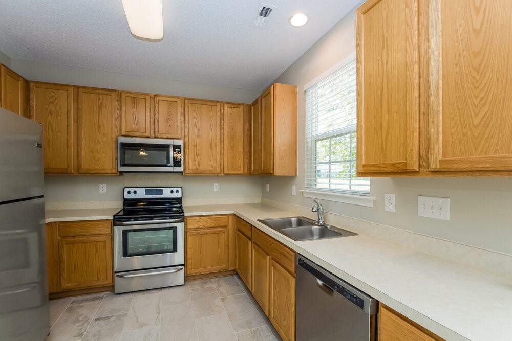 4521 Hyperion Ct - Photo 6 of 17