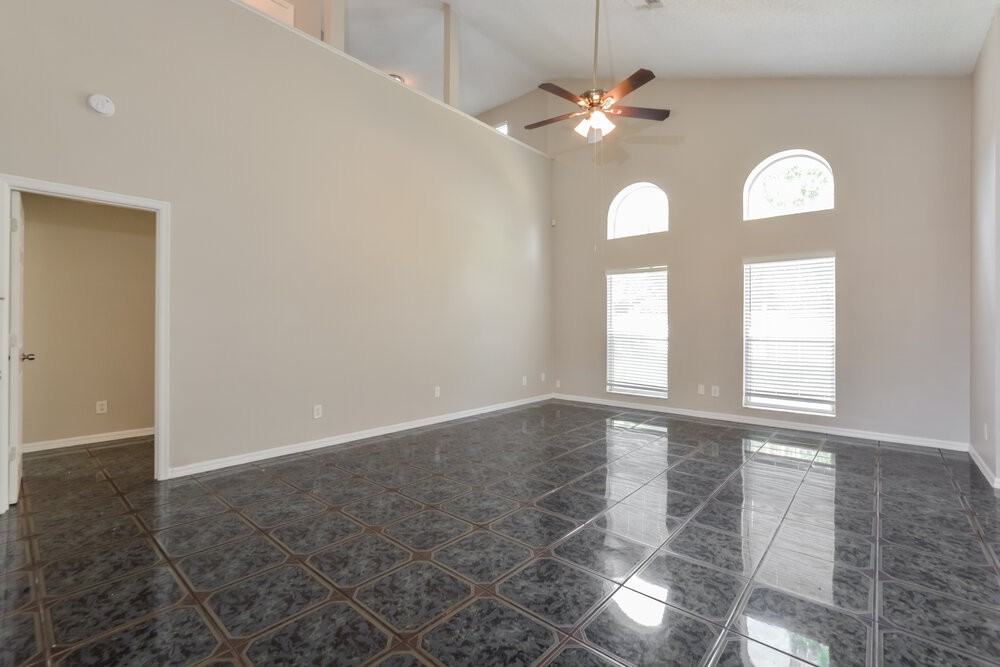2801 River Ridge Dr - Photo 4 of 17