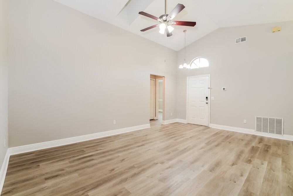 424 Lancers Dr - Photo 3 of 16