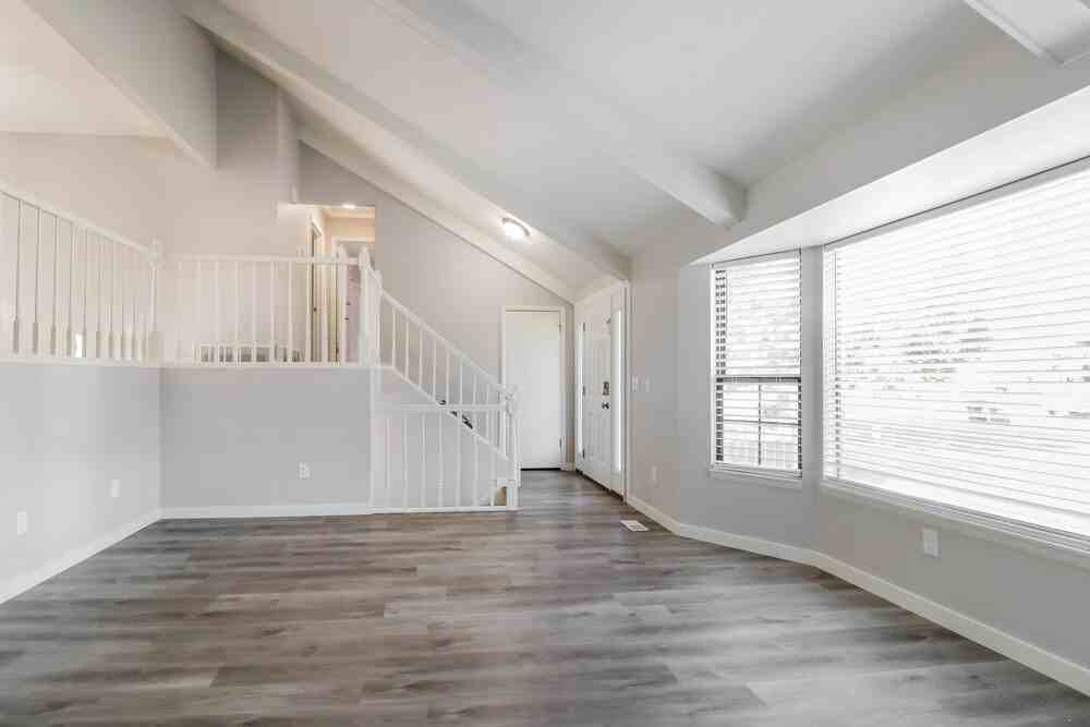 2499 Nw - Photo 5 of 18