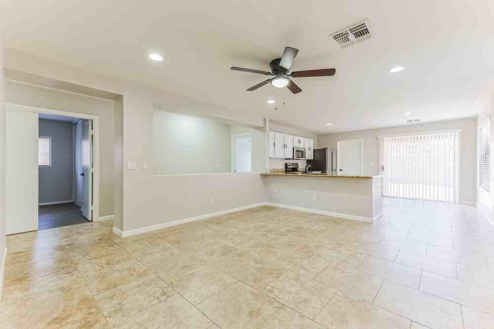 2281 E Peach Tree Dr - Photo 4 of 16