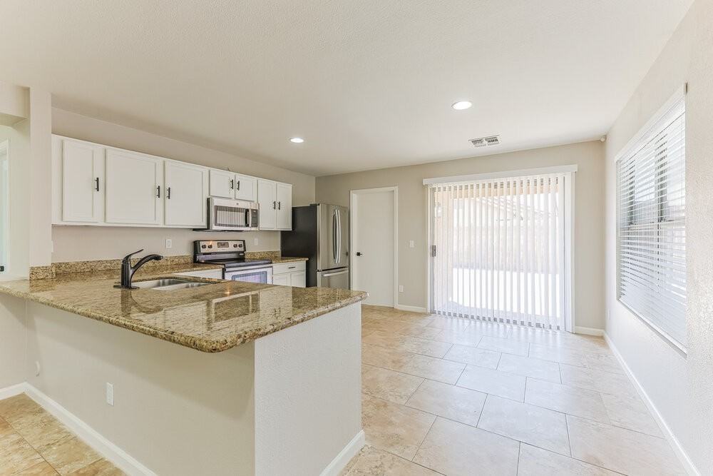 2281 E Peach Tree Dr - Photo 6 of 16
