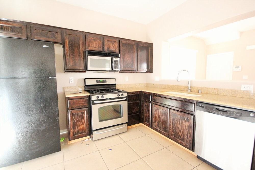 10735 Holmfield St - Photo 4 of 19