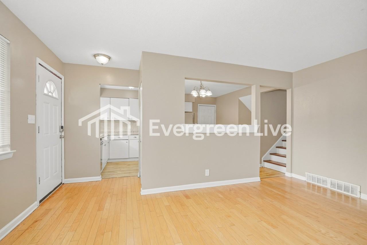 4928 Comstock Dr - Photo 6 of 15