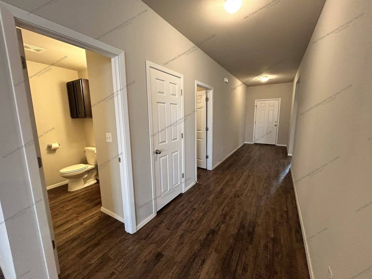 8015 Dogwood Dr - Photo 3 of 10