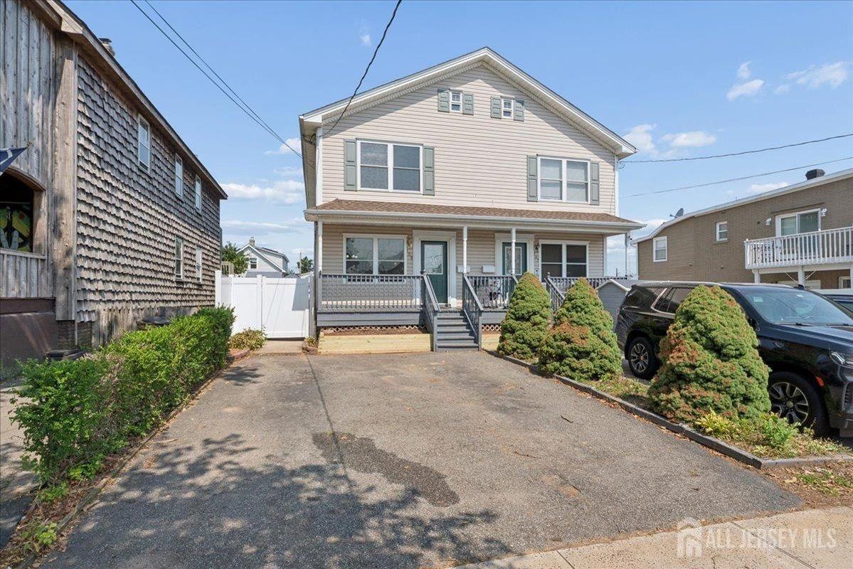 155 Emerson St - Photo 2 of 25
