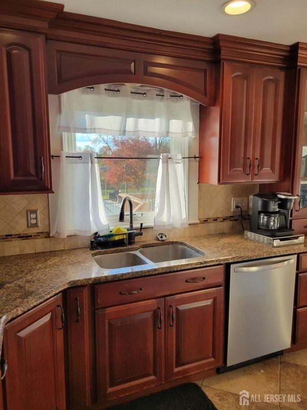 2 Groendyke Cir - Photo 2 of 23