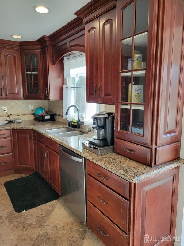 2 Groendyke Cir - Photo 3 of 23