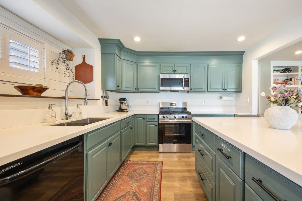 1837 Middleton Pl - Photo 2 of 16