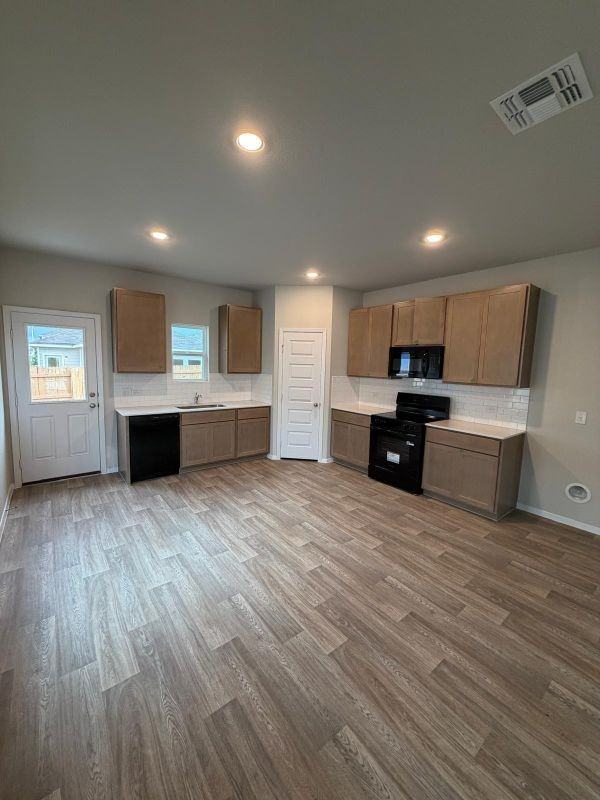 2615 Derwent Dr - Photo 6 of 27