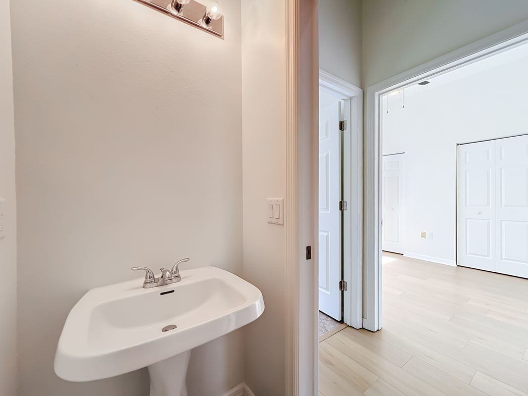 3716 Avalon Park East Blvd - Photo 2 of 45