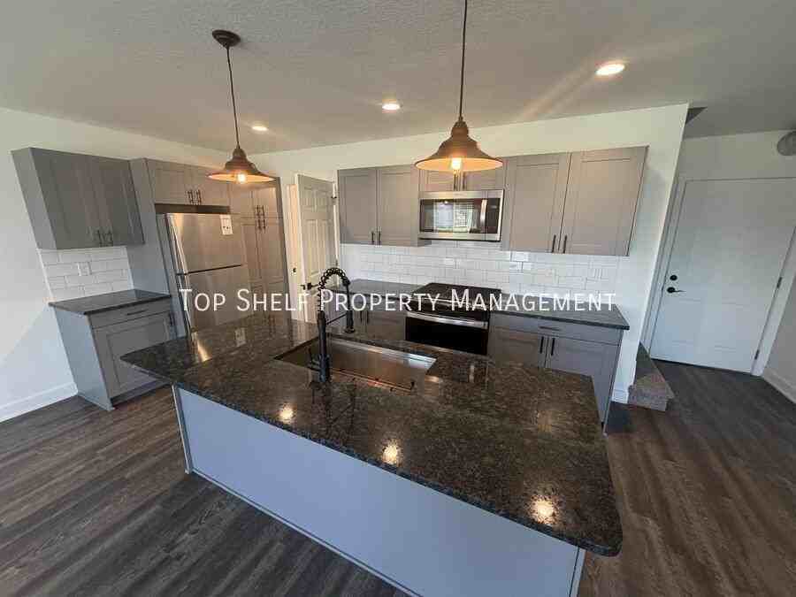 2103 Willis Ave - Photo 4 of 14