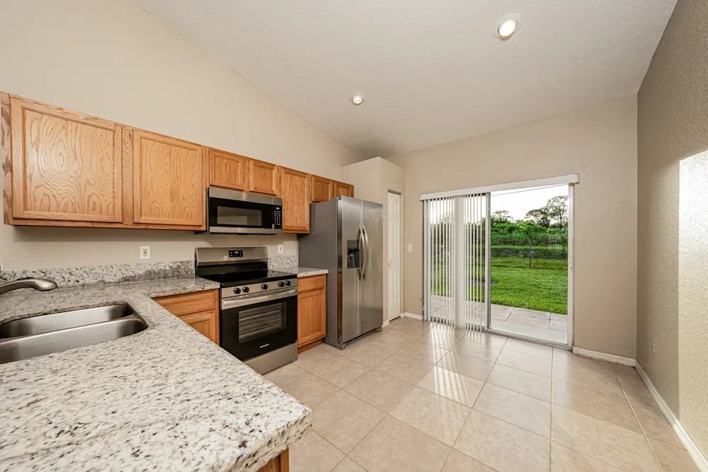 1663 East Breezy Lane - Photo 4 of 6