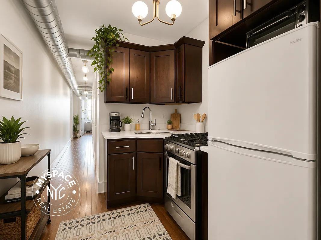 864 Hart St #1R - Photo 2 of 6