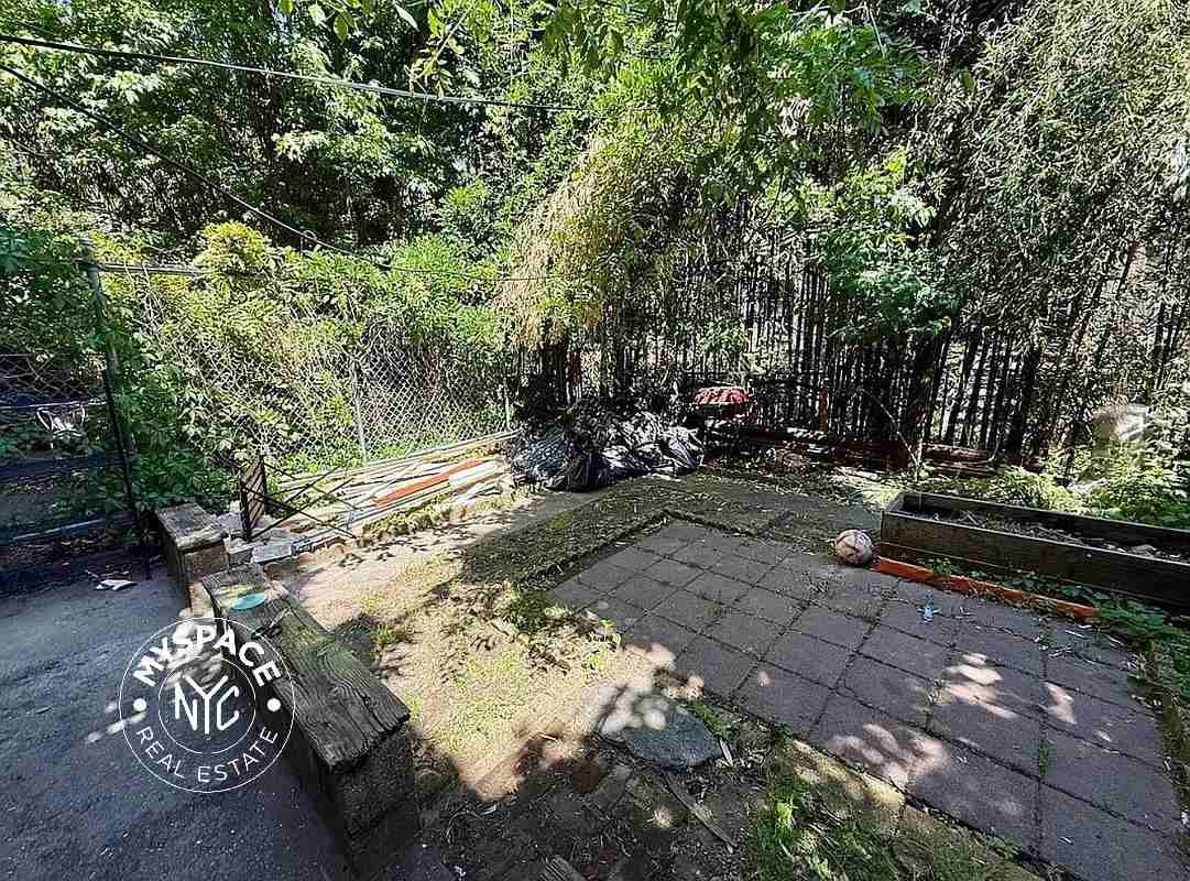 864 Hart St #1R - Photo 6 of 6