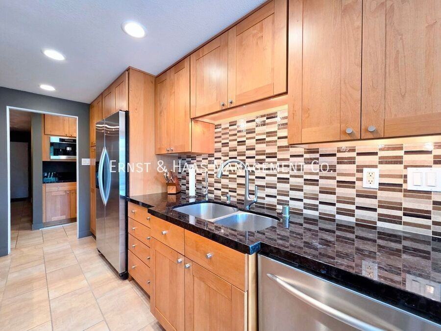 2101 E 2nd St #301 - Photo 7 of 30