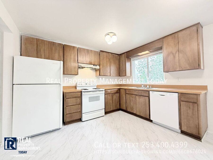 450 Pearl St #B - Photo 2 of 15