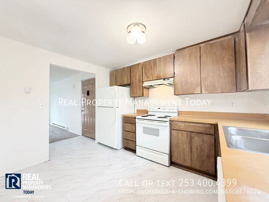 450 Pearl St #B - Photo 3 of 15